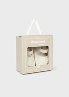 Sandali con chiusura velcro fiore neonata Mayoral Newborn bianco - ErreGiModaBimbo