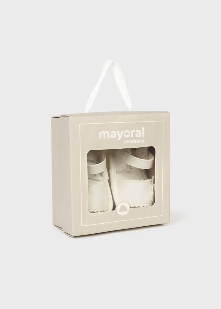 Sandali con chiusura velcro fiore neonata Mayoral Newborn bianco - ErreGiModaBimbo
