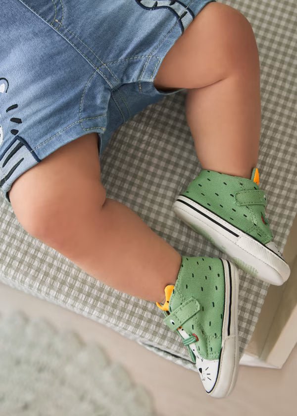 Scarpe tela verde neonato con velcro Mayoral Newborn - ErreGiModaBimbo